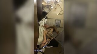 Đang xem sex thì con e phát hiện, á à, thế là nó đè mình ra ***