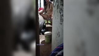 Qua nhà rủ MBBG đi chs thì phát hiện tắm ko khoá cửa nên *** luôn