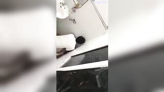 Quay lén, E gái uống say bị *** r bỏ xó trong WC hiện côn an đang điều tra