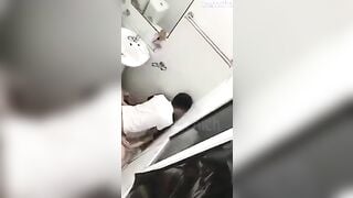 Quay lén, E gái uống say bị *** r bỏ xó trong WC hiện côn an đang điều tra