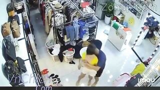 Check cam, Chị gái bán quần áo Bị Dao Kề vào cổ ép ***