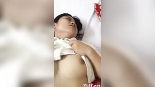 Vừa đi học về, Con e bị thg a *** trong bộ đồng phục học sinh