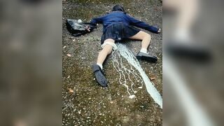 E gái bị Bạo Dâm, *** r vứt xó ở đường chảy tinh tung toé