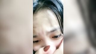 2 gái đi tắm ko đóng cửa bị thg bạn thân vào *** cân 2