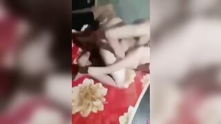 Clip Hot Nữ Sinh Đến Nhà Bạn Học Nhóm Bị Đám Bạn Địt Tập Thể