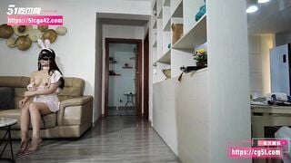 Cô vợ bán đồ lót gợi cảm bị *** để chốt đơn hàng. Bịt mắt và giày cao gót
