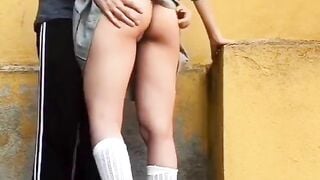 Đang dàu bụng đến tháng thì bị thầy giáo ra *** ở cầu thang