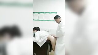 Shokc, Y tá Trưởng Với Bác Sĩ Bú Cu Djt Nhau Trong WC sướng vl