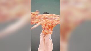 gái xinh vú to nhảy lộ ngực