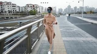 em gái biến thái thích cởi đồ khoe hàng khắp phố