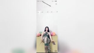 Lồn em nhi hậu giang...không lông vànthâm vl