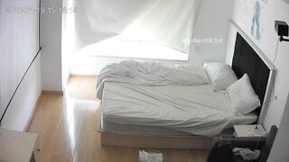 Quay lén khi đôi b trẻ chiều nắng nóng trốn vào nhà nghỉ liếm lồn bú cu làm tình #1