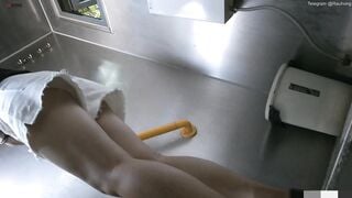 Cam kín quay lén các em teen TQ xinh đẹp đi đái trong nhà vệ sinh công cộng #35