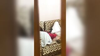 con em họ tao nứng lồn tự thủ dâm mà nó lại không đóng cửa