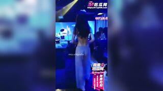 em gái thích khoe hàng ngoài đường, chơi nô lệ, uống tinh trùng