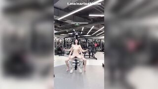 Tập gym tay vịn như này thì mấy anh đăng kí hông, em mở lớp ạ 😆😆😆