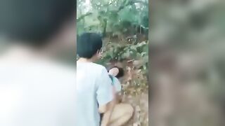 Anh họ đụ em gái 2k9 trong bụi thì người nhà phát hiện quay video để giao cho công an