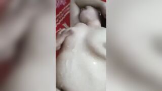 NÓ BẮN TINH LÊN BỤNG MẸ KẾ NÓ MÀ CHỊ SƯỚNG, CHỊ MUỐN NUỐT TINH NÓ