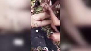 Ăn chơi bỏ học em học sinh bị đám bạn xấu đè đụ tập thể ở bãi đất vắng.