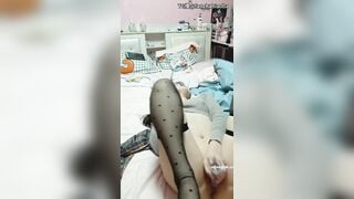 Em học sinh cấp 3 vú to lồn non không lông thủ dâm trong phòng trọ
