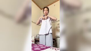 trốn vào phòng thủ dâm may không bị bố mẹ phát hiện