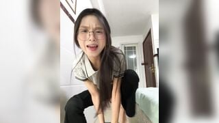 Gái dâm mình dây nứng lồn dùng toy thủ dâm kích thích