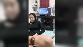 THANH NIÊN KHỐN NẠN, ĐỊT CẢ VỢ BẠN THÂN