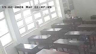 Hack camera thấy học sinh lớp 12 chịch nhau tại lớp P5