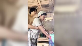 Thằng cháu họ chưa vợ mỗi lần nứng đều qua xin dì út mà lần nào dì cũng cho đụ.