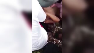 Tin vào đám bạn tập tành ăn chơi em học sinh 2k10 bị đụ tập thể trong bãi đất hoang.
