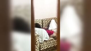 Con bạn tui nó đang làm cái gì vậy trời