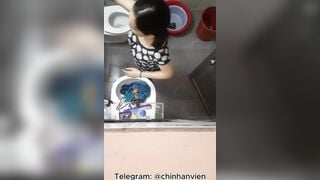 Quay Lén Máy Bay Tắm Bị Phát Hiện