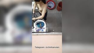 Quay Lén Máy Bay Tắm Bị Phát Hiện
