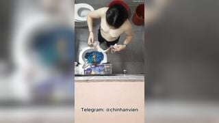 Quay Lén Máy Bay Tắm Bị Phát Hiện