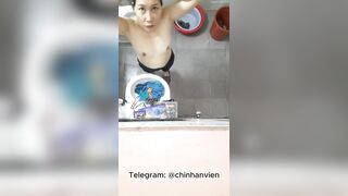 Quay Lén Máy Bay Tắm Bị Phát Hiện