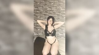 Layla Dream lồn đầy nước dâm đãng phần 4