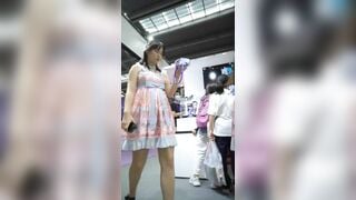 Thằng Wibu đi quay lén dưới váy ở lễ hội Cosplay