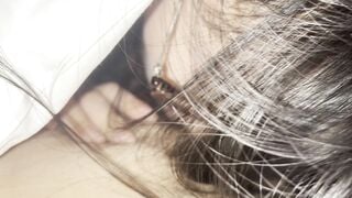 Nhỏ em họ kính cận xinh dâm nữa đêm trốn mẹ k ngủ sang phòng a chui vào mềnh bú cu a