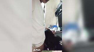 Thức dậy chưa kịp thay đồ đi học em gái 2k10 đã bị anh họ bắt bú cặc.
