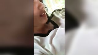 Em gái 2k10 mới đi học về đã bị anh người yêu bắt vào quán võng đè bú vú.
