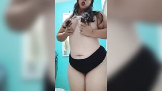 Chị gái dâm chubby mông to lồn múp khoe hàng dâm