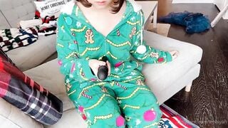 Rảnh thì lấy đồ thủ dâm liền hà