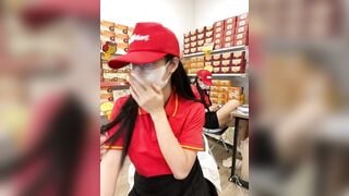 Siêu thị mà các anh trai đang tìm kiếm