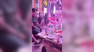 Quán karaoke phục vụ các dân chơi quý tộc