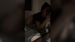 Qua nhà bạn thân chơi bắt Ny cho cởi quần bú cu cho