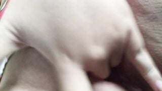 Bé rau non 2ka8 bím múp hồng non tơ tự quay clip móc lồn gửi a xem