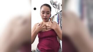 Chị họ bú to tròn khủng khoe hàng trên live cho trai xem p2