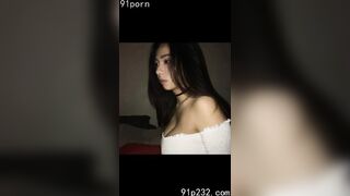 Gái xinh không mặc áo ngực vì vú quá bự 2