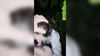 Em mới tập bú cu mà anh đã bắt ra vườn public rồi phần 1