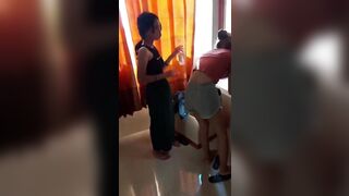 2 đứa em gái đang ở nhà anh họ nứng cặc làm liều vào xin rồi đè đụ 2 đứa luôn.